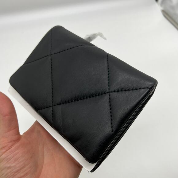 Vince Camuto Doty Wallet	Black Leather Size Small - Picture 1 of 16